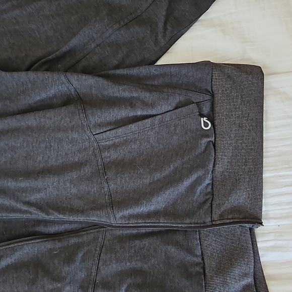 GapFit cropped hoodie (size small) - Picture 3 of 3